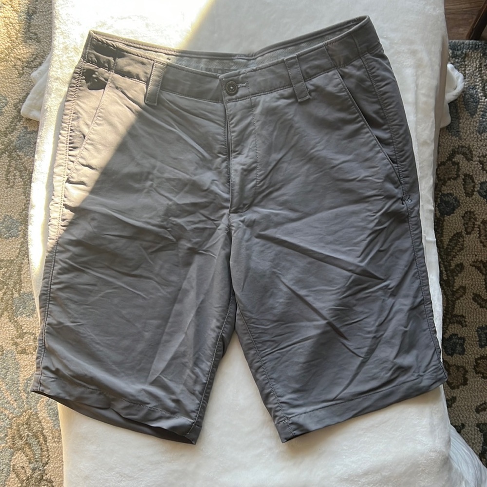 Under Armour Golf Shorts - excellent condition look new